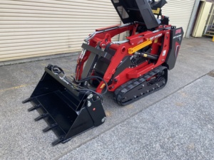 รถขุดตีนตะขาบขนาดเล็กสีแดง กำลังขุดสูง เครื่องยนต์เบนซิน - Product Image 4