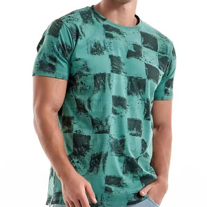 Camiseta Moderna para Hombre con Sublimación, Diseño Vibrante con Estampado Completo, Ajuste Cómodo, Diseñada para Uso Casual y al Aire Libre - Product Image 3