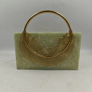 Poignée en métal faite à la main pochette de soirée en résine motifs classiques en résine indienne L'éclat subtil combiné avec le travail manuel - Product Image 1