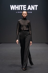 กางเกงขาตรง Airi ทรงตรงเข้ารูปสำหรับผู้หญิงแฟชั่นชั้นสูงผ้าใยสังเคราะห์ผ้าสแปนเด็กซ์ทอเสื้อผ้าสตรีสีขาวแบรนด์ท้องถิ่น - Product Image 2