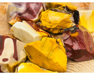 Piedra Natural de Jaspe Mookaite en Bruto, Color Rojo Vino, para Decoraciones, Feng Shui, Amuleto del Amor, Venta al Por Mayor - Product Image 4