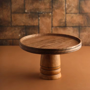 HOP CAKE HECHO A MANO PERSONALIZADO Venta al por mayor Acacia Madera Natural Color Acacia Madera Soporte para pastel Madera tallada a mano - Product Image 1