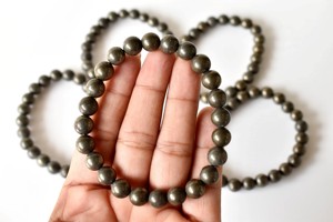 กำไลข้อมือลูกปัดไพไรต์ธรรมชาติ 8 มม. ดีไซน์คลาสสิกขายดีสำหรับคู่รัก เหมาะสำหรับวันครบรอบและการทำสมาธิ - Product Image 4