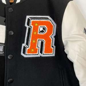 Blouson universitaire en laine personnalisé pour homme, col montant, broderie chenille, lettrage frontal, streetwear, coupe-vent hiver - Product Image 6