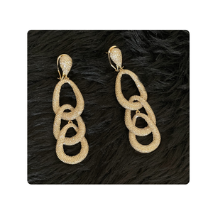 Pendientes de diamantes naturales de calidad superior Accesorios de moda para bodas y fiestas disponibles para la venta - Product Image 4