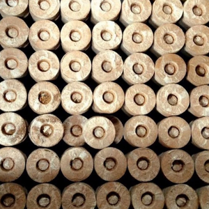 Proveedor confiable de Vietnam de tapones de turba de coco Premium para aplicaciones de vivero y macetas a gran escala Brown Coco Coir Pellets - Product Image 3