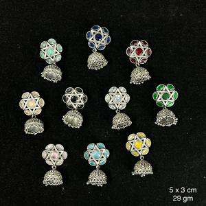 Boucles d'oreilles Jhumka en argent oxydé avec pierre précieuse verte Monalisa, cadeau pour femme - Product Image 4