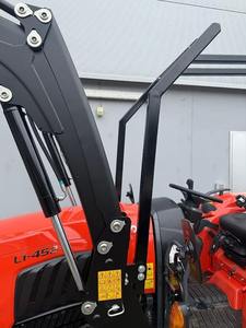 Tractor Kubota L1-452 S (L1452) usado, de 45 hp, con tracción en las cuatro ruedas, incluye cargador frontal con articulación paralela. - Product Image 4