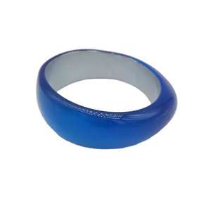 Bracelet en résine époxy de qualité supérieure avec finition marbrée lisse, design chrétien tendance pour femmes, pour un usage quotidien et festif - Product Image 1