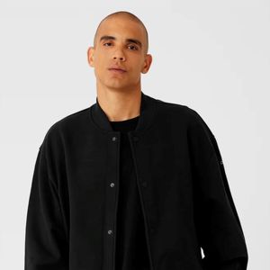 Veste universitaire à la mode pour hommes avec corps en laine et manches en cuir, veste Letterman rétro élégante pour streetwear et tenue décontractée - Product Image 5