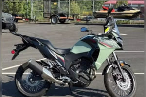 COMPRE una Motocicleta Deportiva de Turismo FOR-Kawasakis KLE300CRFAL 2026 LISTA PARA CONDUCIR en Venta - Product Image 3