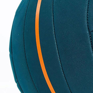 Ballon de volley-ball de taille 5 de qualité supérieure, cousu à la main en PVC et cuir PU – Ballon doux au toucher pour l'entraînement et les jeux récréatifs, fabriqué au Pakistan - Product Image 6