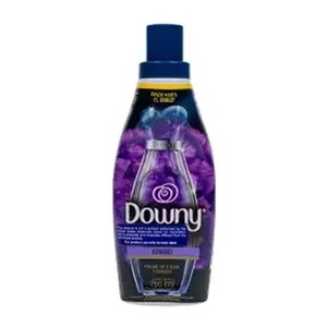 Suavizante de Telas Líquido Downy Romantic Getaways, Aroma a Cita en Kioto, 38 fl oz, 57 Lavados - Product Image 3