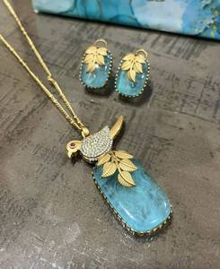 Ensemble de chaînes à maillons plaqués or à la mode Collier pendentif pour femmes en laiton élégant pour un usage quotidien Bijoux de mode - Product Image 1