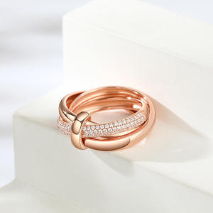 แหวนเงินแท้ทรงสามเหลี่ยมสีโรสโกลด์ Jeulia ดีไซน์ทันสมัย - Product Image 5