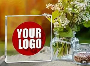 Exhibidor de Acrílico Moderno Personalizable 2025 con Base de Madera Elegante para Publicidad y Entornos Profesionales - Product Image 3