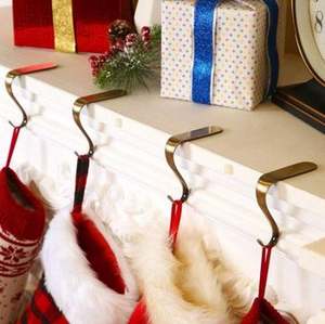 Soporte de pie dorado para medias en metal con acabado festivo, perfecto para Navidad y decoración del hogar, suministros de Navidad - Product Image 5