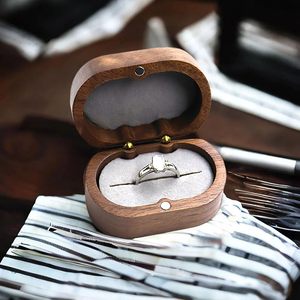 Boîte à bagues en bois boîte à bijoux boîte en bois décorative Vintage Surface lisse exquise Portable doublure douce bague de mariage en bois - Product Image 4