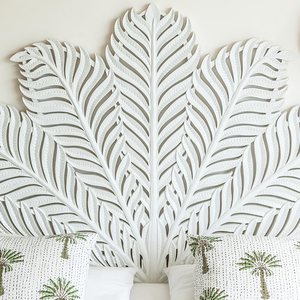 Tête de lit en bois sculpté à la main en forme de demi-lune, feuille de palmier blanche, design artisanal, mobilier de chambre antique, décoration murale, décoration intérieure - Product Image 1