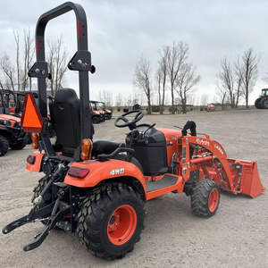 Tractor Kubota L3302HST 2023: Potencia Compacta, Eficiencia y Rendimiento Versátil - Product Image 1