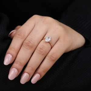 แหวนหมั้นเพชรทรงรีเพาะเลี้ยงในห้องปฏิบัติการ แบบฝังขอบ ทรงโบโฮ ลายละเอียดอ่อน ลวดลายสัตว์ ได้รับการรับรองจาก IGI เครื่องประดับคุณภาพ - Product Image 2