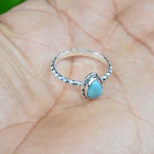 Anillo de piedras preciosas Larimar de Plata de Ley 925 de estilo bohemio hecho a mano, regalo de boda chapado en rodio para mujer para fiesta - Product Image 3