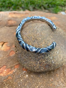 Anillo de juramento vikingo de acero inoxidable personalizable Pulsera trenzada de grado industrial con soporte OEM - Product Image 3