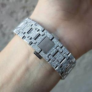 นาฬิกาแฟชั่นสำหรับผู้ชายสีขาวมอสซิเนตพร้อมสายรัดโลหะปรับได้ - Product Image 2