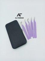 Pince à cils violette en acier inoxydable avec pointe en fibre de volume de logo personnalisé et boîtes à cartes