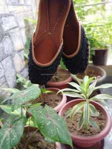 รองเท้าส้นแบนหัวเหล็กปักทำมือสไตล์อาหรับสำหรับเจ้าสาว - Product Image 2