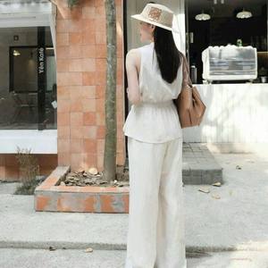 ชุดเซ็ตสองชิ้นสำหรับผู้หญิง เสื้อแขนกุดคอวีผ้าลินินและกางเกงขายาวทรงกว้าง แบบ OEM ODM - Product Image 2