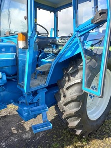 1985 Ford 6610 Dual Power Entièrement remis à neuf tout test ou essai bienvenue. Lecture 2600hrs du nouveau livre d'impôt présent. - Product Image 4