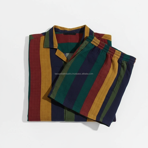 Ensemble de shorts rayés pour homme sur mesure OEM - Rayures verticales rétro multicolores, tenue décontractée d'été en 2 pièces - Product Image 5