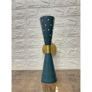 โคมไฟติดผนังโลหะตกแต่งดีไซน์อุตสาหกรรมสำหรับห้องนั่งเล่น - Product Image 1