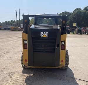 รถตักล้อยางมือสอง รุ่น Cat 242D ปี 2017 รับน้ำหนักได้ 4 ตัน เหมาะสำหรับผู้รับเหมา บริษัทจัดสวน ฟาร์ม และธุรกิจให้เช่า - Product Image 2