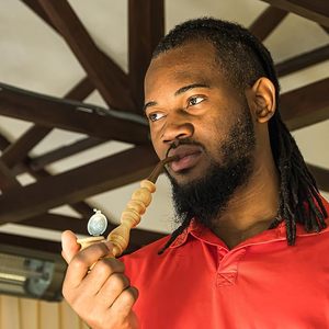 Pipe à fumer en bois artisanale pour usage quotidien, pipe à tabac en bois faite à la main avec grain naturel à prix avantageux - Product Image 1