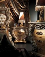 Ensemble de chambre à coucher de luxe de style royal européen, en teck massif, écologique, durable, confortable, personnalisable, avec tête de lit sculptée à la main