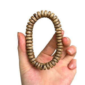 กำไลข้อมือไม้กฤษณาแท้ธรรมชาติ ขายดีที่สุด รูปทรงกลมเรียบ ยืดได้ ผลิตในเวียดนาม พร้อมส่งออก - Product Image 2