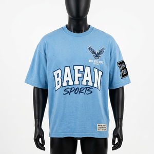 T-shirt homme en coton premium, coupe ample, bleu ciel, imprimé graphique surdimensionné, personnalisé, 100% coton, coupe ample, imprimé. - Product Image 5