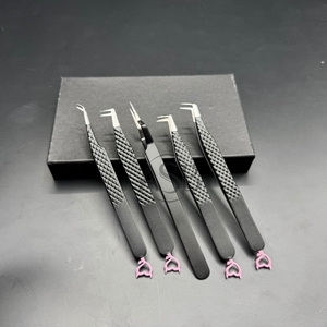 Pinzas de extensión de pestañas con logotipo personalizado negro mate Acero inoxidable sostenible con agarre de diamante Corazón probado a mano - Product Image 3