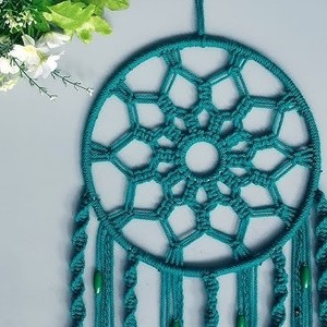 Atrapasueños bohemio para colgar en la pared Diseño único de media luna de macramé para decoraciones de pared con estilo - Product Image 6