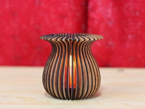 Bougeoir en bois à six colonnes, idéal pour la décoration intérieure, centre de table et éclairage festif, fabriqué à la main en Inde - Product Image 5