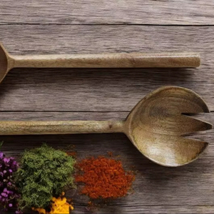 Cuchara de Madera de Olivo Hecha a Mano Natural House, Diseño Clásico con Logotipo de la Marca, para Servir Té, Fabricada por Sheeri Handicraft Company India - Product Image 1