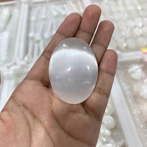 Pierre de palmier en sélénite de qualité exportatrice pour la méditation ou le nettoyage et l'énergie positive disponible au prix de gros - Product Image 5