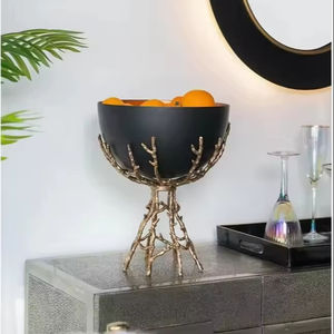 ชามตกแต่งโลหะสีดำดีไซน์เนอร์ พร้อมฐานกิ่งไม้สีทองสไตล์ศิลปะ เหมาะสำหรับวางผลไม้บนโต๊ะและใช้สำหรับต้อนรับแขก นำเข้าจากอินเดีย - Product Image 1