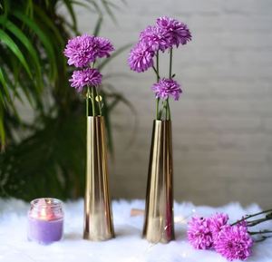 Vase en métal doré à cône fin pour la décoration intérieure, vase décoratif d'intérieur en aluminium noir de haute qualité en vrac unique - Product Image 3