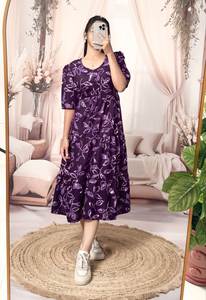 Presentamos nuestro impresionante traje hecho a mano para elevar su aspecto festivo. Con su rico color y diseño elegante, es el perfecto - Product Image 2