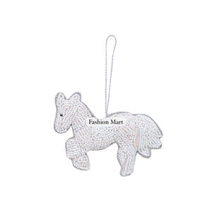 Décoration d'ornement suspendu de cheval perlé lunatique avec charme ludique - Product Image 1