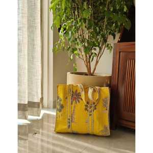 กระเป๋าโท้ทสีเหลืองสไตล์โบฮีเมียนแบบมีซิป ใช้ซ้ำได้ ผลิตจากวัสดุที่ยั่งยืน เหมาะสำหรับปิกนิกในฤดูร้อนและใส่ของจำเป็น - Product Image 3