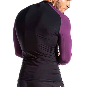 Haut de compression pour homme de haute qualité, rash guard de sport, tissu respirant extensible à séchage rapide, OEM, vêtements de surf et de natation, logo personnalisé en couleur - Product Image 2
